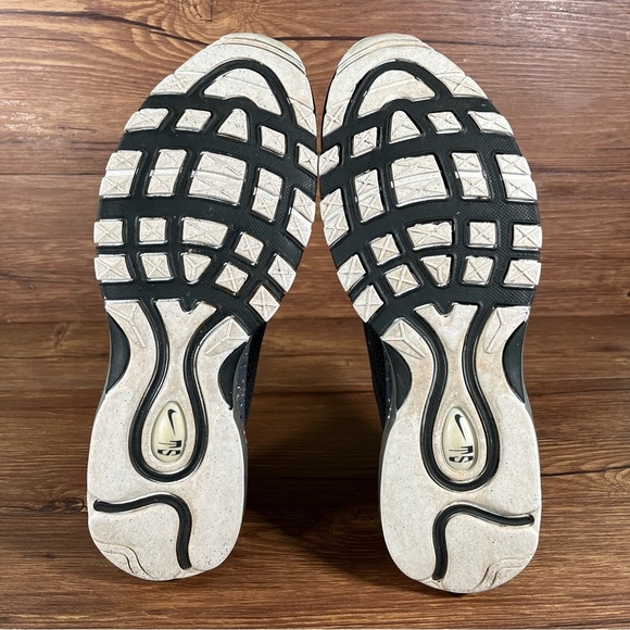 Nike Black and Gray Athletic Shoes - Picture 7 of 11